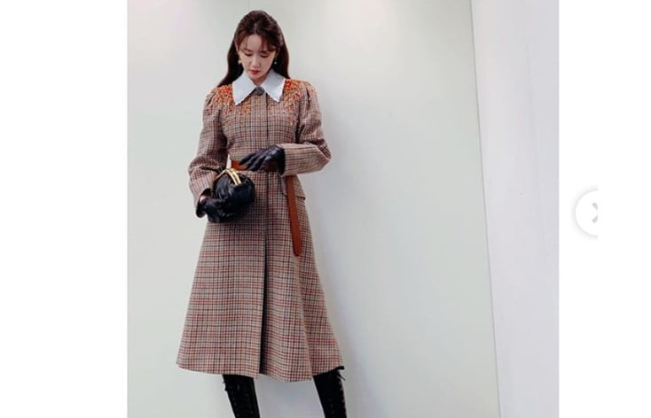 Gambar Cantiknya Yoona Memunculkan Kekaguman Ketika Menghadiri Acara Fashion Show MiuMiu - KTIZEN.COM
