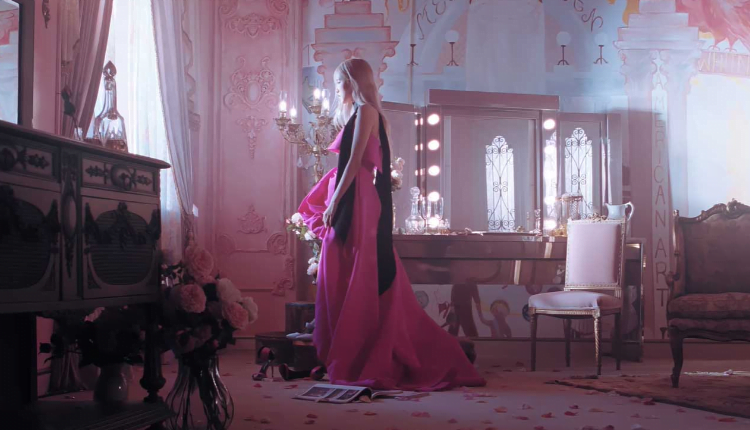 Gambar Rose Blackpink Menggemparkan Dunia Kpop dengan Video Klip Soloist Terbarunya 3 - KTIZEN.COM