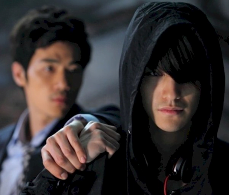 Gambar Tokoh Psikopat Rupawan di Drama Korea yang Menghipnotis Para Penontonnya 9 - KTIZEN.COM