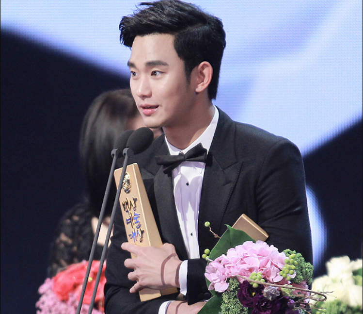 Gambar Aktor Korea yang Berhasil Mendapatkan Banyak Penghargaan 7 - KTIZEN.COM