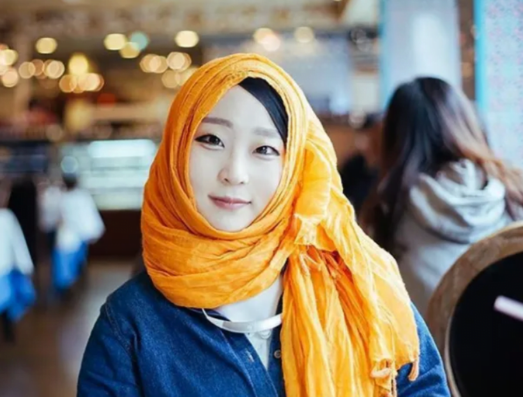 Gambar Artis Korea yang Diketahui Beragama Islam 3 - KTIZEN.COM