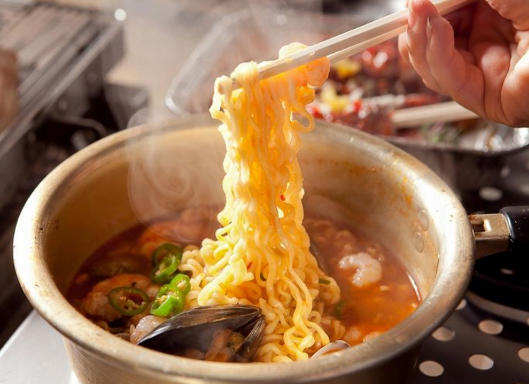 Gambar Makanan Khas Favorit Idol Korea yang Membuat Banyak Orang Menginginkannya 7 - KTIZEN.COM