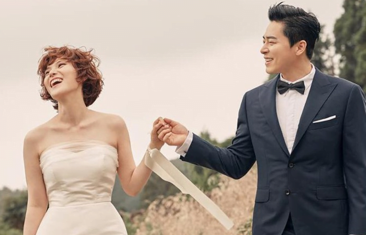 Gambar Pasangan Artis Korea yang Terlihat Romantis Layaknya d dalam Serial Drama 3 - KTIZEN.COM