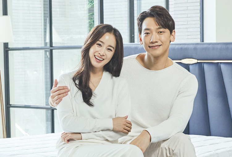 Gambar Pasangan Artis Korea yang Terlihat Romantis Layaknya d dalam Serial Drama 9 - KTIZEN.COM