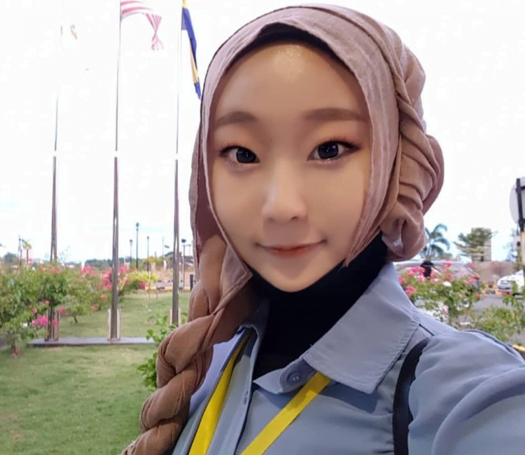 Gambar Deretan Idol Artis dan Selebgram Asal Korea yang Beragam Islam, Yuk Cek! 7 - KTIZEN.COM